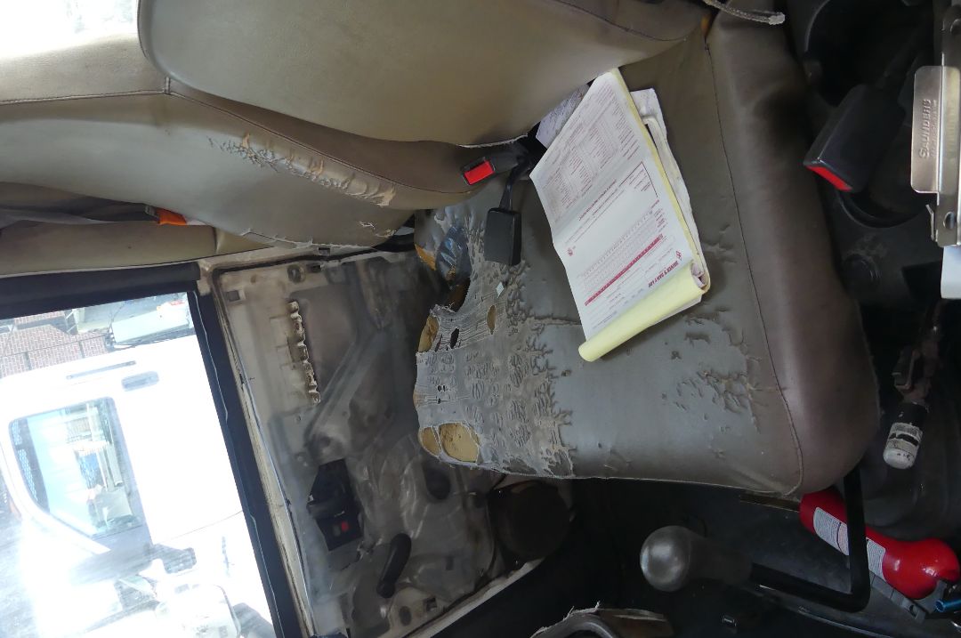 2004 GMC C7C042 - Image 13